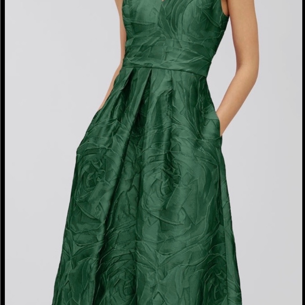 NWT: Kay Unger Mariah Jacquard Textured Gown: Green (size 14)